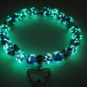 NWT Glow In The Dark Violet Firefly Glass Stretch Bracelet Silver Butterflies
